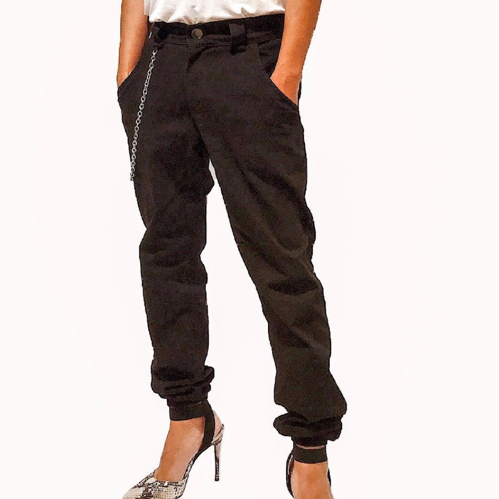 Color Twill Jogger (Black) with Metal Chain
